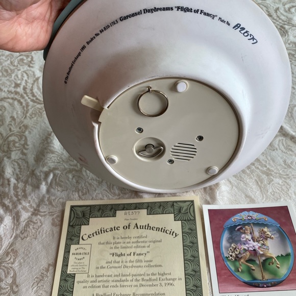 5th PLATE VINTAGE 1994 ‘FLIGHT OF FANCY’ of the CAROUSEL DAYDREAMS COLLECTION - Picture 8 of 9